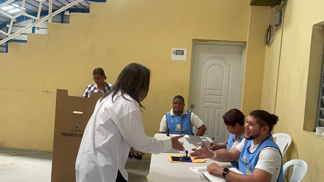 Priscila D’ Oleo respalda la democracia con su voto y afirma será diputada otra vez