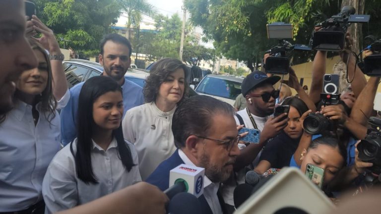 Guillermo Moreno ejerce su derecho al voto y hace un llamado a los ciudadanos a acudir a las urnas