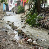 Residentes de El Edén en SDN temen ante posible desbordamiento de cañada