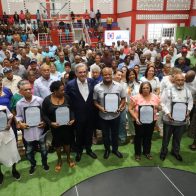 Abinader promete 50 mil títulos de propiedad por año en segundo período de gestión