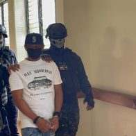 Aplazan juicio de fondo contra policía mató niño en carnaval de Santiago