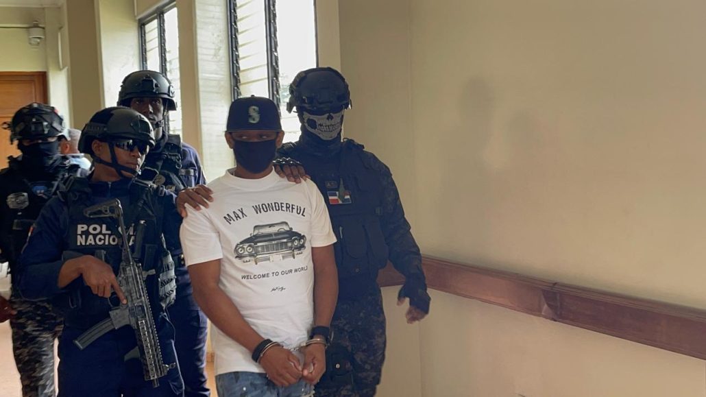 Aplazan juicio de fondo contra policía mató niño en carnaval de Santiago