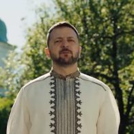 Zelenski en Pascua ortodoxa: "Dios lleva un galón con la bandera ucraniana en el hombro"