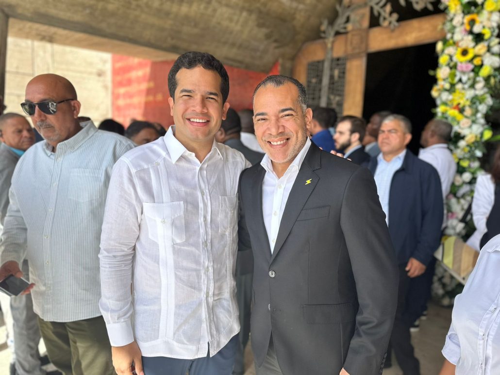 Iglesia Católica realiza eucaristía en apoyo de las candidaturas de Omar Fernández y Martínez Brito