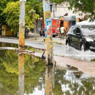 Aguas estancadas duran 5 días; residentes claman por solución en El Almirante