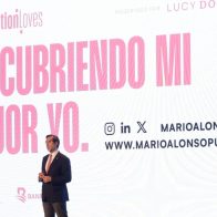Lucy Doughty presentó al célebre doctor como parte de la plataforma "Conversation Loves"