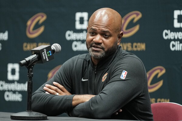 Cavaliers despiden a J.B. Bickerstaff tras quedar eliminados en la segunda ronda