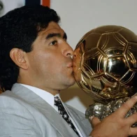 Herederos Maradona acuden Justicia francesa para que no se subaste Balón de Oro México'86