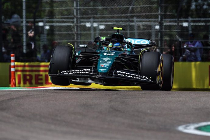 Alonso sale desde el 'pit lane'