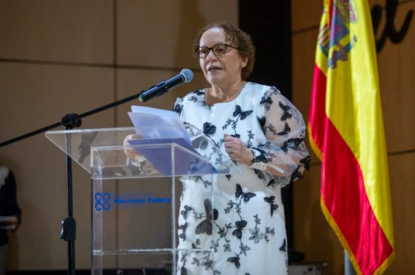 Miriam Germán llama a formar hijos con valores en acto por el “Día de las Madres”