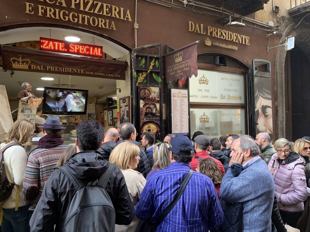 Cierran una famosa pizzería de Nápoles por se presunta "tapadera" para la mafia