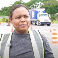 Eliminando estereotipos: Madres y futuras camioneras creando precedentes en el mundo laboral