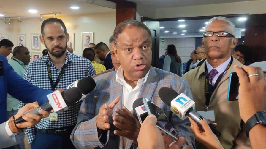 Tras reunión en la JCE por las elecciones 2024, Danilo Díaz, delegado del PLD, tildó al director de la Policía Militar Electoral "empleado del presidente Abinader".