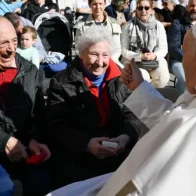 El papa dice que "poner a los jóvenes contra los ancianos es una manipulación inaceptable"