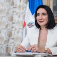 La primera dama dominicana le dice al papa: "Le esperamos, le esperamos"