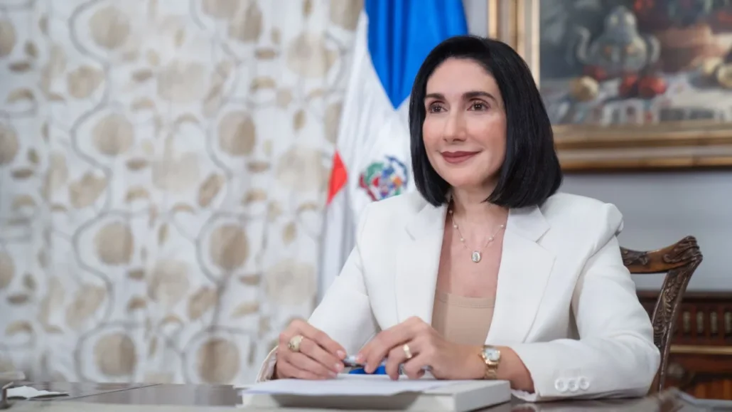 La primera dama dominicana le dice al papa: "Le esperamos, le esperamos"