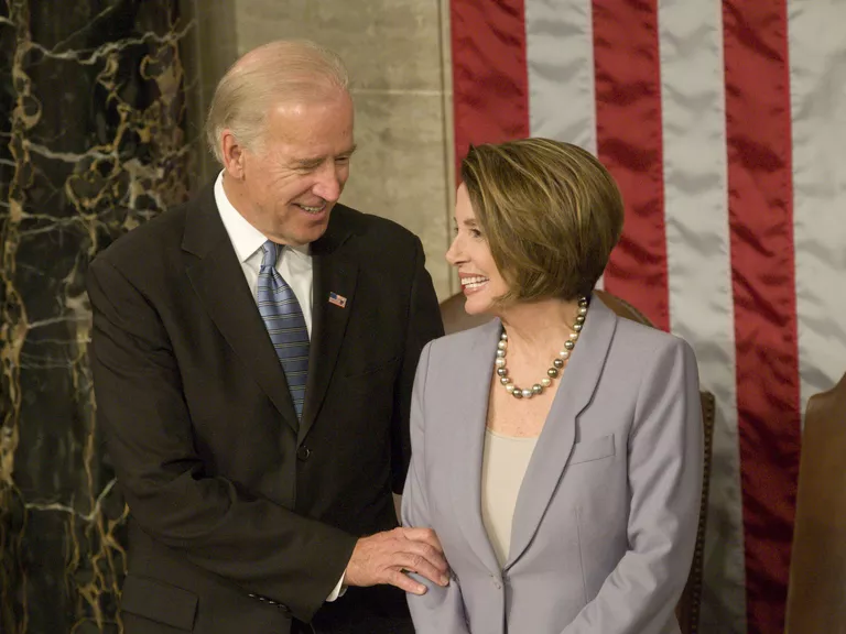 Pelosi defiende las capacidades de Biden e indica que el debate fue "una mala noche"