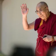 El dalái lama viajará a Estados Unidos para recibir tratamiento médico en las rodillas
