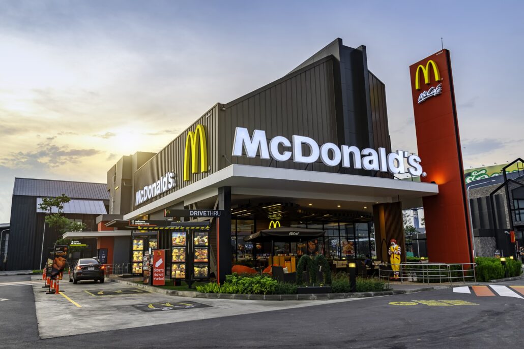 McDonald's suspende la inteligencia artificial con la que tomaba pedidos desde el coche