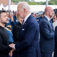 Biden se disculpa ante Zelenski por el retraso de la ayuda militar de EE.UU.