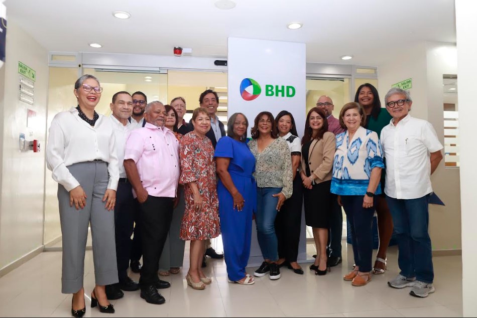 BHD y Unibe capacitan a adultos mayores sobre nuevas tecnologías