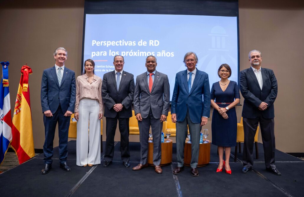 Cámara de Comercio de España ofrece desayuno empresarial "Perspectivas de RD para los próximos años"