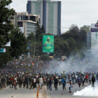 Manifestantes contra las subidas de impuestos asaltan e incendian el Parlamento de Kenia