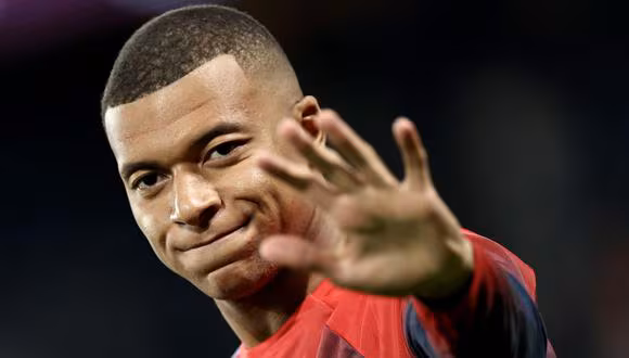 Mbappé confirma a Macron que el anuncio de su fichaje se hará esta tarde