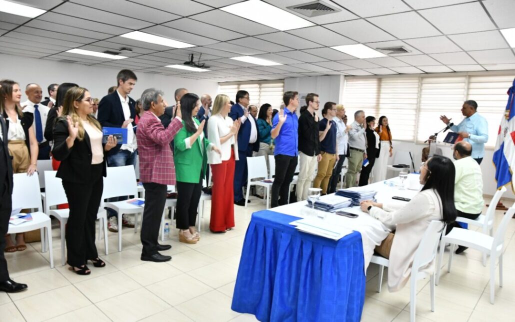 Interior y Policía otorga a 73 extranjeros nacionalidad dominicana