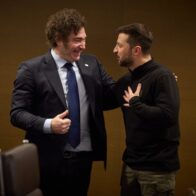 Zelenski se reúne con Milei en Cumbre de Paz en Suiza y le entrega la Orden de la Libertad
