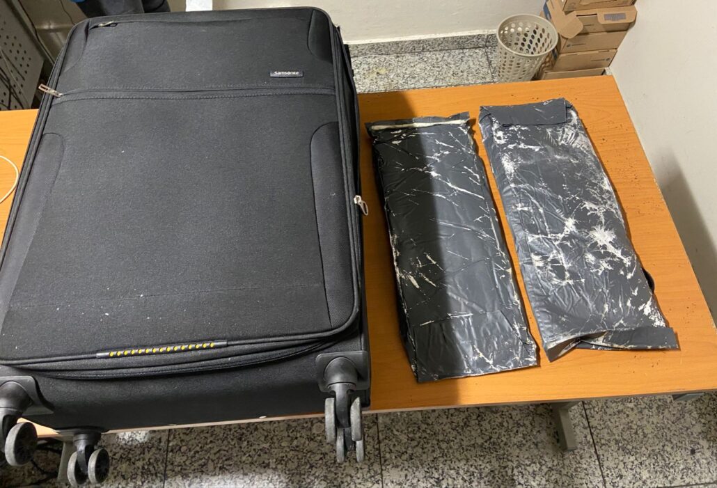 Atrapan en el AILA a una mujer que pretendía introducir presunta cocaína a España