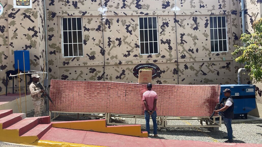 Cesfront confisca 2mil 450 paquetes de cigarrillos en Elías Piña