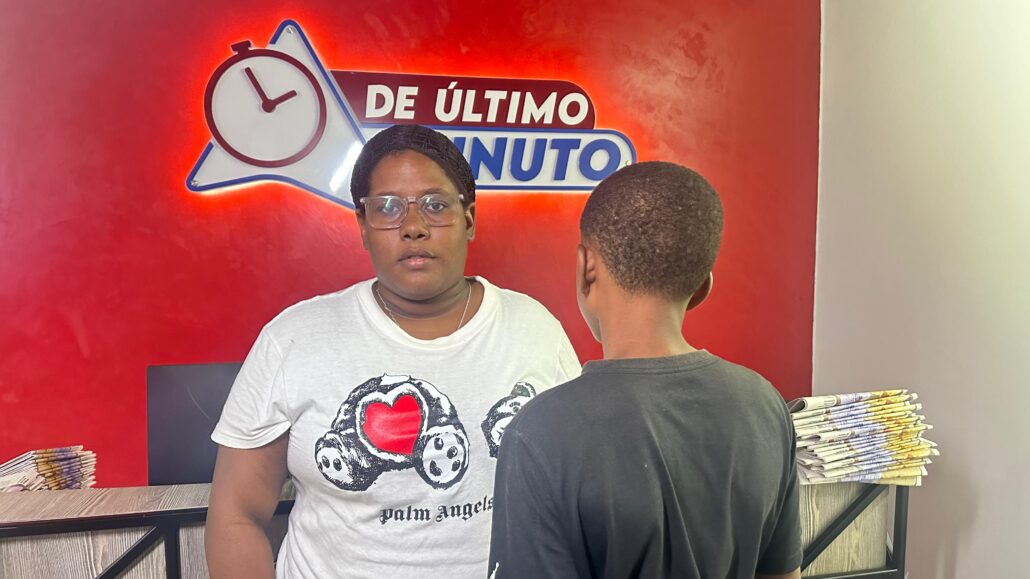Madre agradece a De Último Minuto al conseguir ayuda de institución para reformar hijo