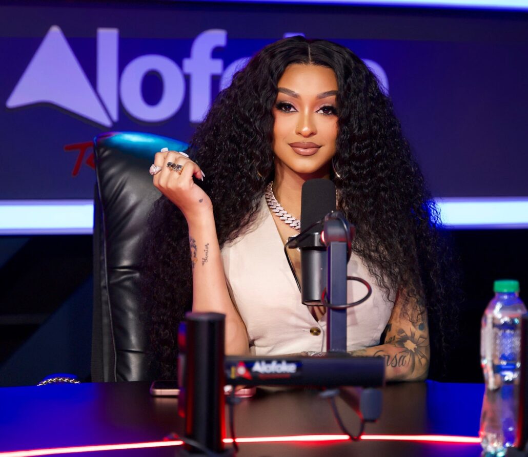 La Perversa revela llamará "Jayden" al hijo que espera