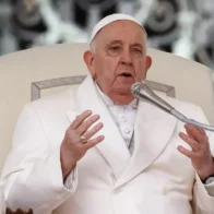 Papa pide acoger y garantizar condiciones humanas a refugiados
