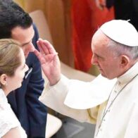 El papa pide que en los matrimonios mixtos no se obligue al cónyuge a cambiar de religión