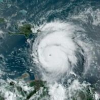 Jamaica se prepara para la llegada del huracán Beryl