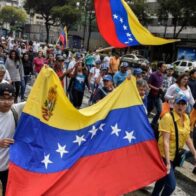 Miembros GNB en Catia se han unido a los manifestantes en lucha de la libertad