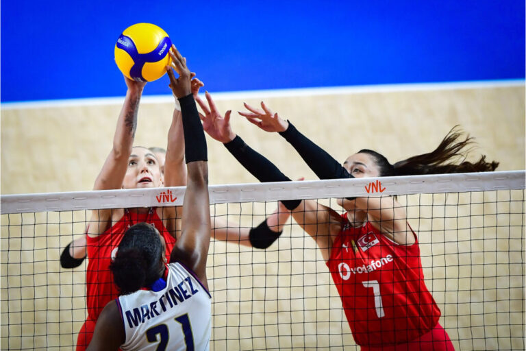 Turquía se enfrenta a las Reinas del Caribe este jueves a las 3:00 de la madrugada en París 6 | Noticias de hoy en República Dominicana Brayelin ataca a Turquia en VLN 2024 | Noticias de hoy en De Último Minuto