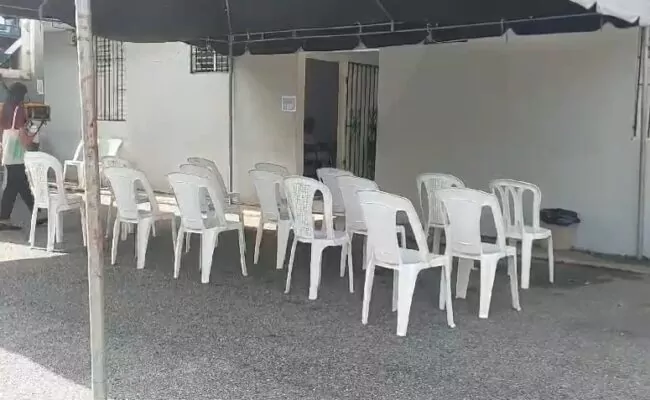 Solitarios se encuentran centros de vacunación contra el covid-19