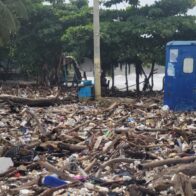 Viviendas y negocios afectados por huracán Beryl en playita Manresa