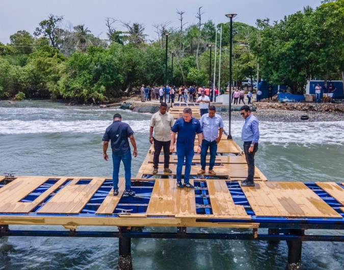 Jean Luis Rodríguez supervisa muelles tras paso de huracán Beryl