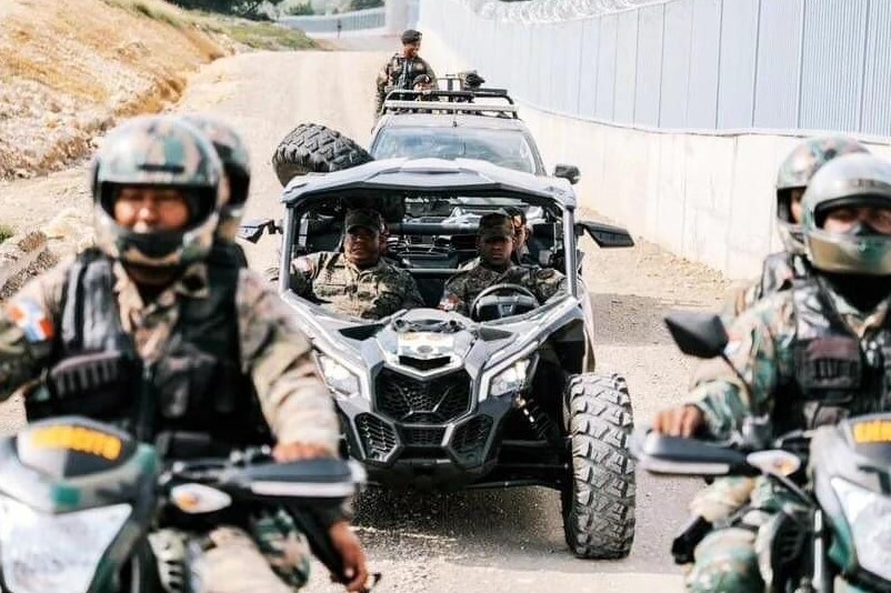 Ministro de Defensa recorre de norte a sur frontera domínico-haitiana