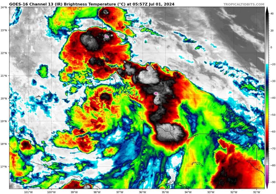 El centro de la tormenta 'Chris' toca tierra en costas de Veracruz, sur de México