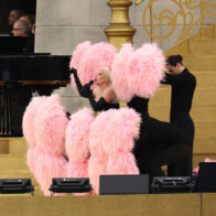 Lady Gaga pone el cabaret en la ceremonia inaugural de los Juegos