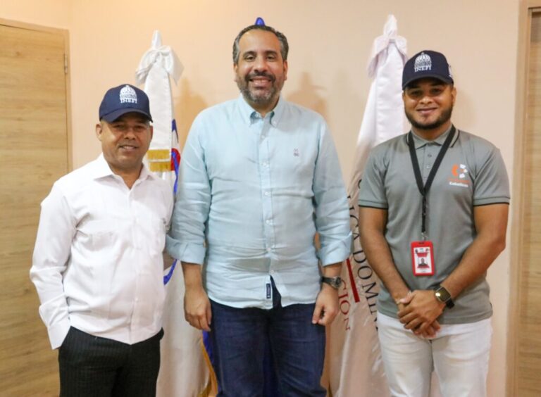 PIE DE FOTO 1 UTILERIA DEPORTIVA Alberto Rodriguez y los dirigentes deportivos 1 | Noticias de hoy en De Último Minuto