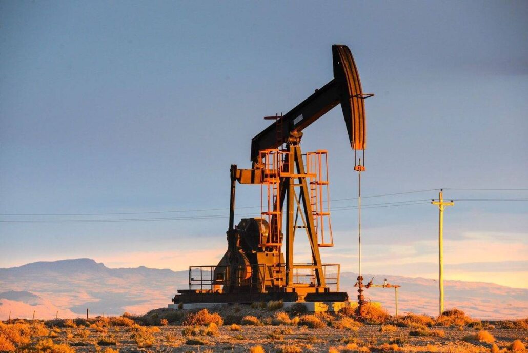 Petróleo de Texas sube un 3,43 % aupado por el repunte de la tensión en Yemen