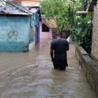Residentes de Cancino Adentro piden auxilio de la CAASD y ASDE frente a la tormenta tropical