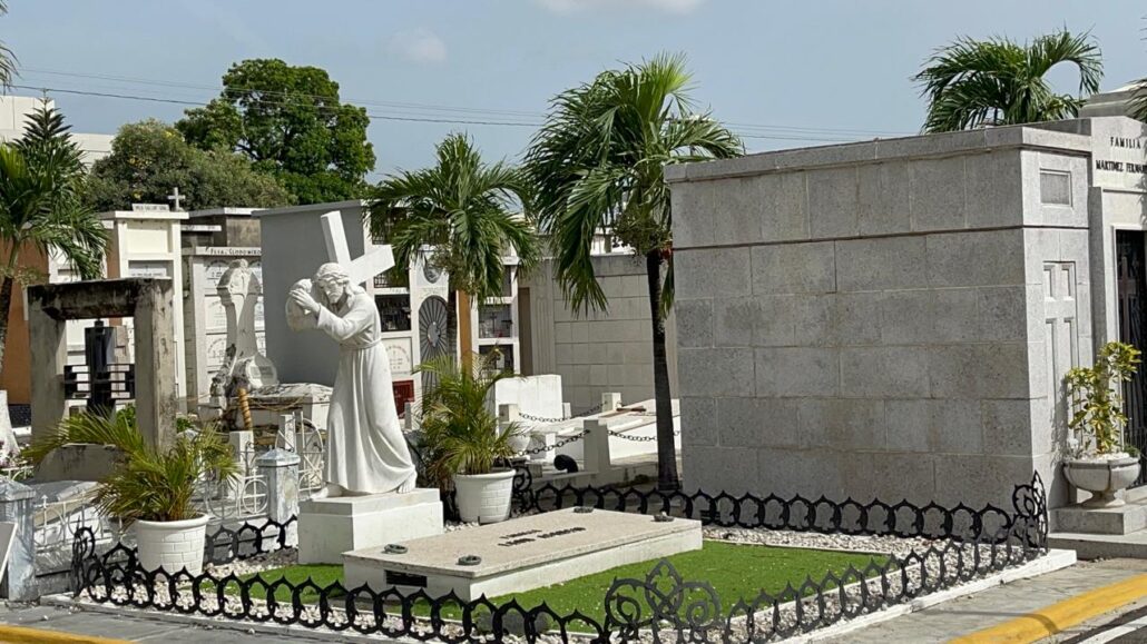 Cementerio 30 de Marzo en Santiago es declarado "Patrimonio Cultural y Museo a Cielo Abierto"