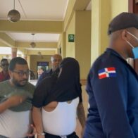 Trasladan a sala de audiencia acusados de explotar sexualmente 45 extranjeras en Santiago